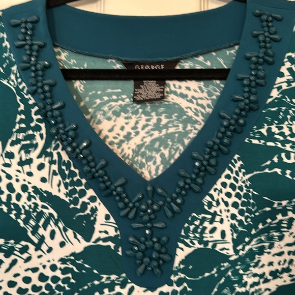 George Beaded V-Neck green and white Tunic NWOT Abstract coloring. - Picture 3 of 10